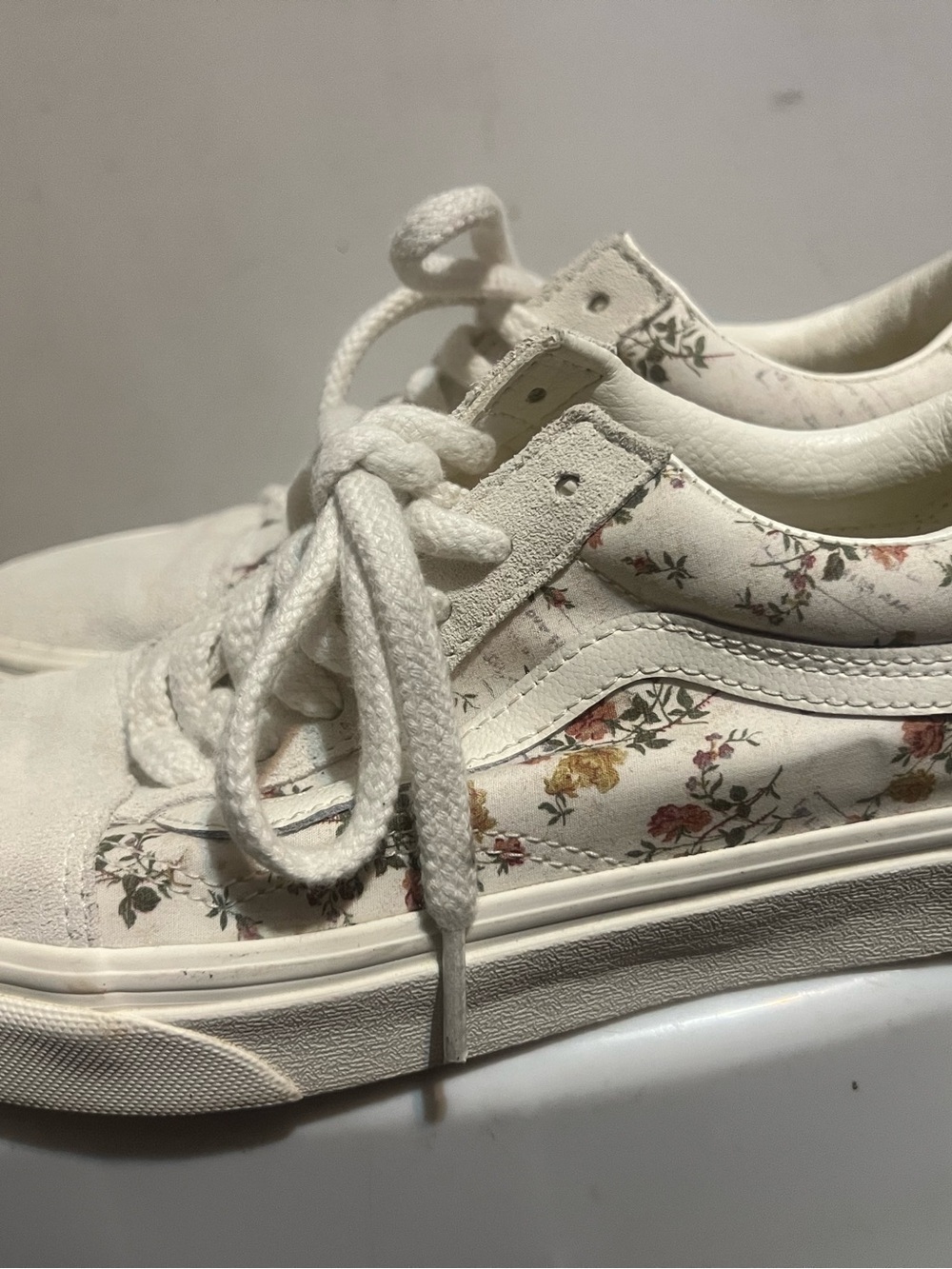 Vans White Low-Top Sneakers with Multicolor Floral Print